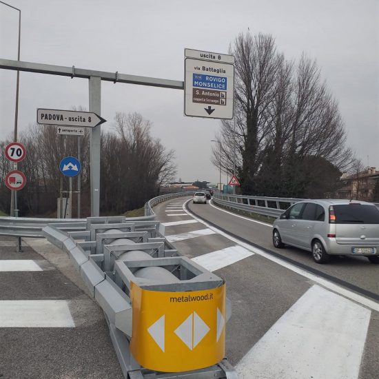 cantiere Veneto Strade installazione di barriere ed attenuatori d'urto